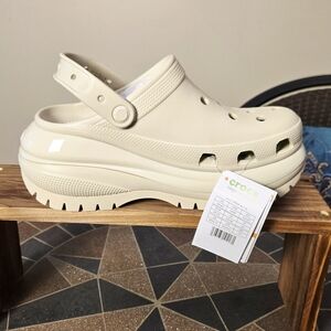 NWT Crocs Mega Crush Platform Clogs Mules